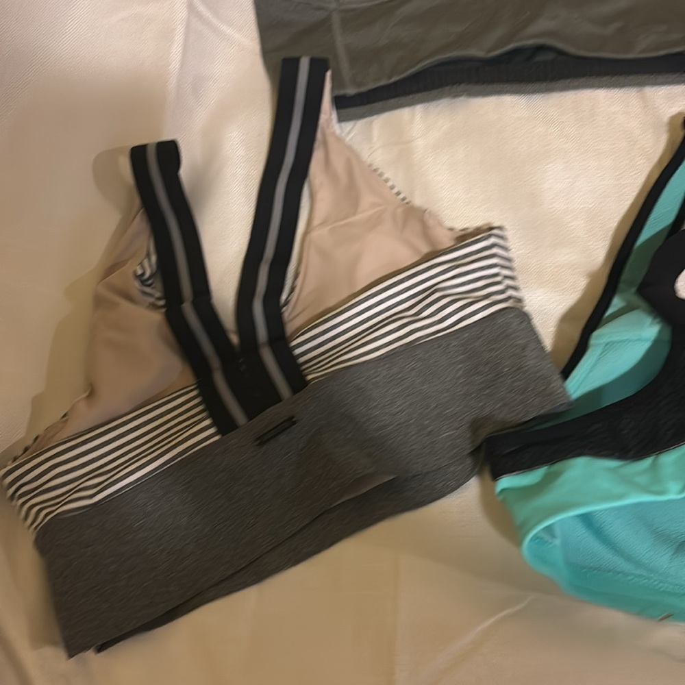 Sports bras. Nike, VSX, Mondetta, one off brand. - Picture 5 of 7